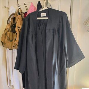 Graduation gown 5'4-5'6 with cap!